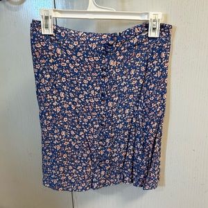 Madewell blue and red floral mini skirt with buttons in front.
